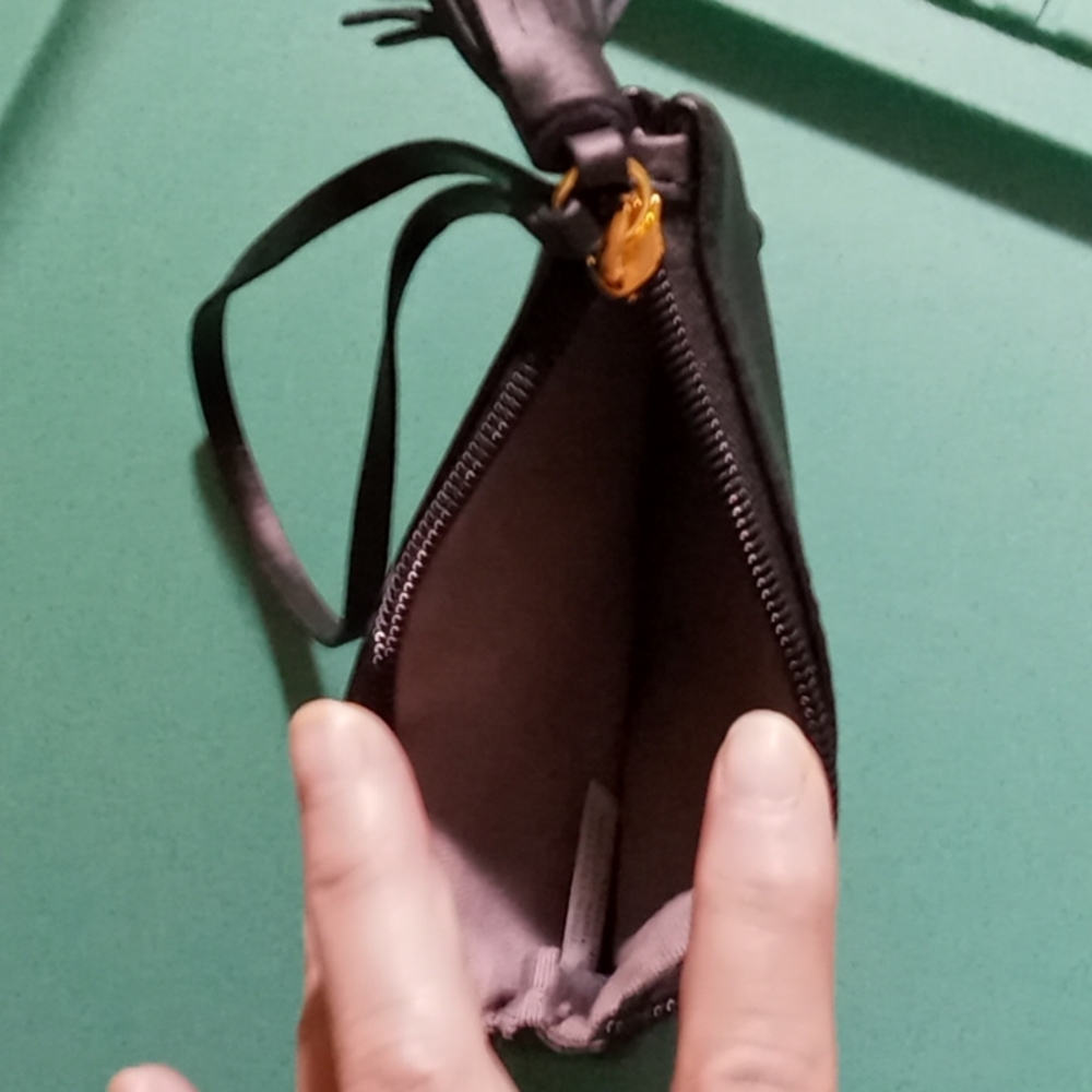 Wristlet black small 4 x 6. Joy & Iman - Picture 2 of 3